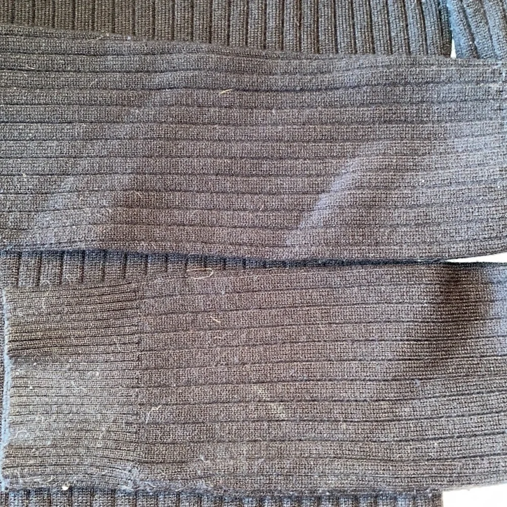 Free with a Bundle - Merona black ribbed scoopneck sweater Size Medium - Picture 11 of 13
